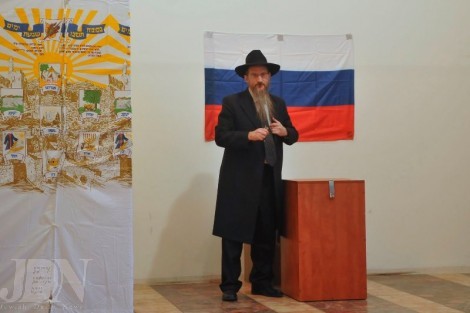 הגרב לאזאר בוחר בשגרירות הרוסית (צילום: ולדימיר שרגא)