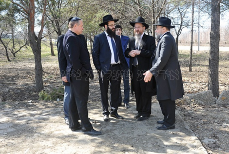 בסמוך לקבר אחים של אלפי יהודים הי''ד שישופץ בקרוב