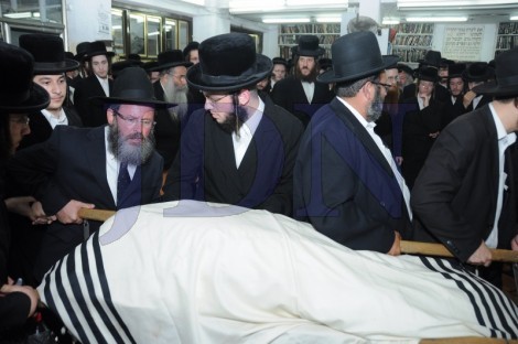 הלוויה - הגה''צ אב''ד מלבורן בירושלים - צילום שמואל דריי (9)