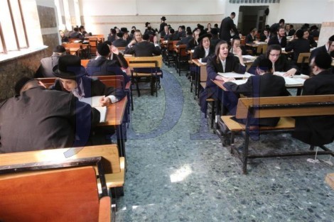 בחורי ישיבת טשארנאביל לומדים בישיבת נזר התורה לשעבר בירושלים (17)