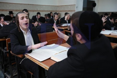 בחורי ישיבת טשארנאביל לומדים בישיבת נזר התורה לשעבר בירושלים (22)