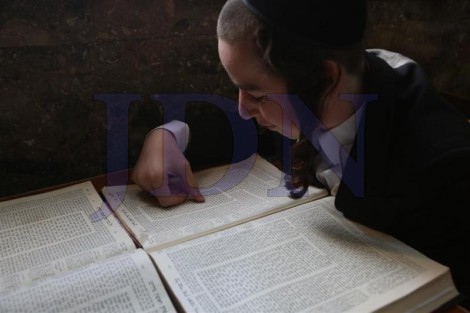 בחורי ישיבת טשארנאביל לומדים בישיבת נזר התורה לשעבר בירושלים (38)