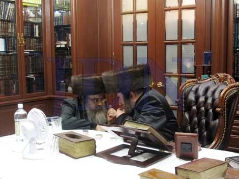הרב משה אליעזר זיגלמן עם האדמו''ר מרחמסטריווקא (3)