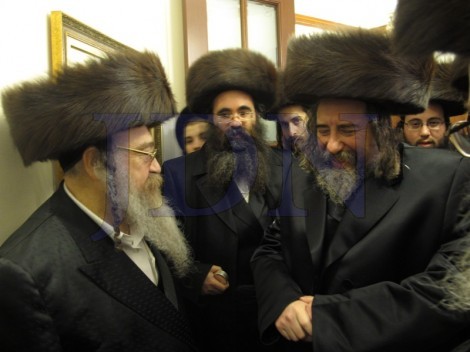 הרב משה אליעזר זיגלמן עם האדמו''ר מרחמסטריווקא