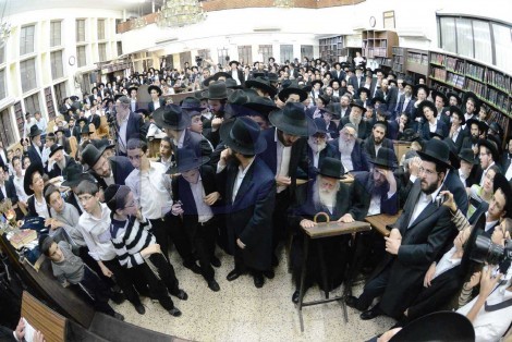 יום השנה להגריש אלישיב זצל בבית הכנסת לדרמן בני ברק - צילום שוקי לרר 22