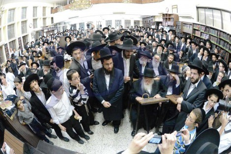 יום השנה להגריש אלישיב זצל בבית הכנסת לדרמן בני ברק - צילום שוקי לרר 23