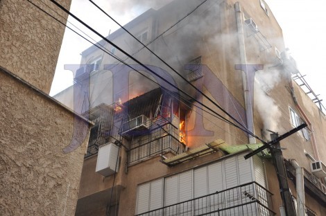 שריפה בבית ברחוב מהרש''ל בבני ברק - צילום דוברות הצלה גוש דן (58)