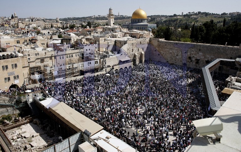 ISRAEL-RELIGION-JEWISH-PESACH-BLESSING