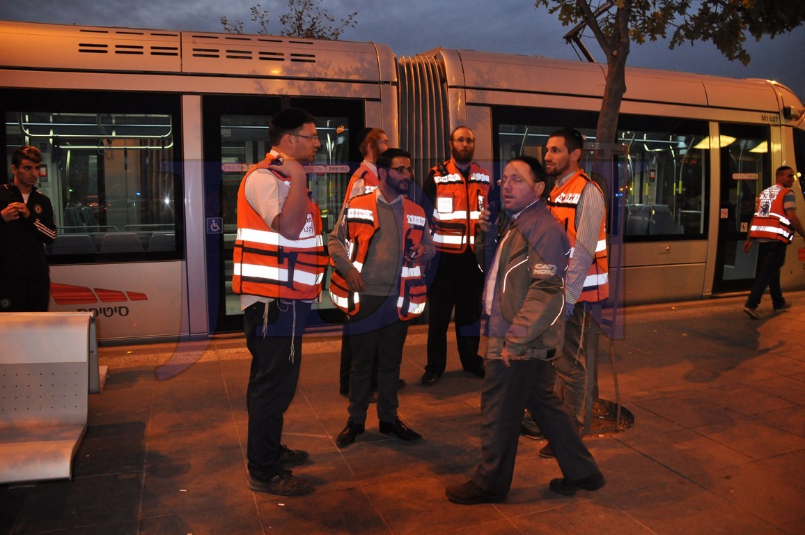 פיגוע הדריסה ברכבת הקלה בירושלים 22.10.14. צילום אנשיל בעק (53)