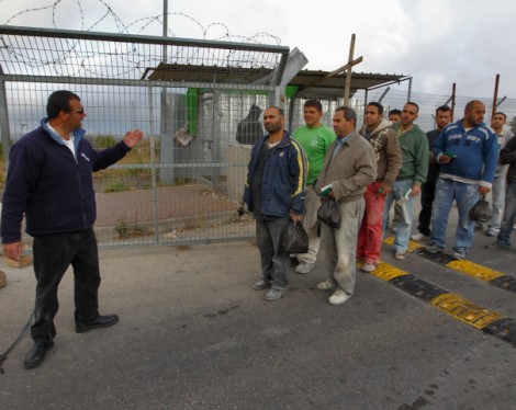 Palestinian workers make their way from Chusan to Beitar Illit