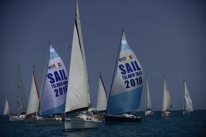 Israelis take part in the Sail Tel-Aviv Yafo sea festival featuring various sea sports, on April 30, 2016. Photo by Tomer Neuberg/Flash90 *** Local Caption *** ????? ???? ???? ?????? ?? ??? ?? ?????? ?? ???? ???