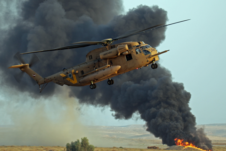 Israel Air Force Sikorsky CH-53 Sea Stallion fly at a Graduation ceremony for Israeli Air Force soldiers who have completed the IAF Flight Course, at the Hatzerim Air Base in the Negev desert. June 28, 2016. Photo by Ofer Zidon/Flash90 *** Local Caption *** ???? ????? ???? ??? ????? ??? ??????
