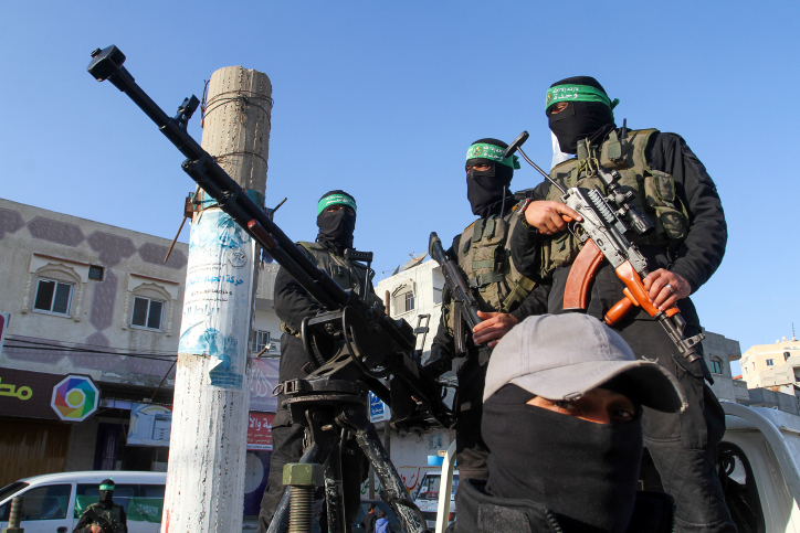 Members of the Ezzedine al-Qassam Brigades, the military wing of the Palestinian Islamist movement Hamas, take part in a rally marking the 29th anniversary of the founding of the movement on December 16, 2016, in Rafah in the southern Gaza Strip, on December 16, 2016. Photo by Abed Rahim Khatib/Flash90 *** Local Caption *** ???? ???????? ???????? ??????? ??? ??????