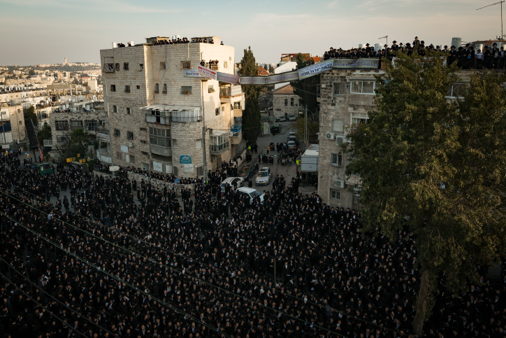 Thousands of Ultra-Orthodox Jewish men protest in Jerusalem over a battle on control of the ashkenazi synagogue in Arad, and against the secular mayor, Nissam Ben Hamo, a Yesh Atid party member, on December 22, 2016. Photo by Sebi Berens/Flash90 *** Local Caption *** ????? ??????? ??? ???? ??? ????? ???? ????
