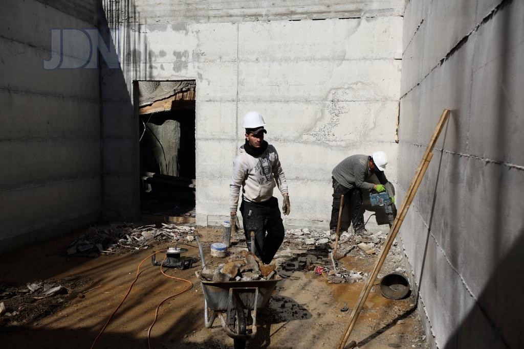 האדמו''ר ממחנובקא בעלזא בסיור באתר בניית ביהמ''ד הגדול בבני ברק (22)