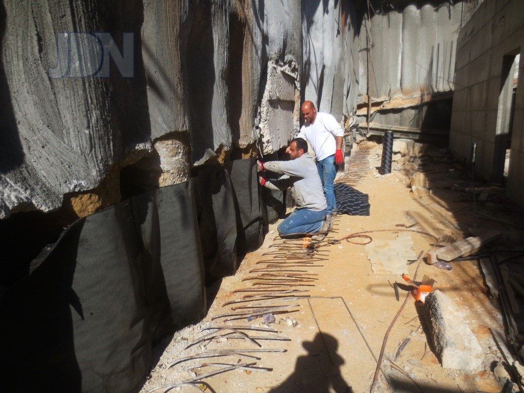 האדמו''ר ממחנובקא בעלזא בסיור באתר בניית ביהמ''ד הגדול בבני ברק (26)