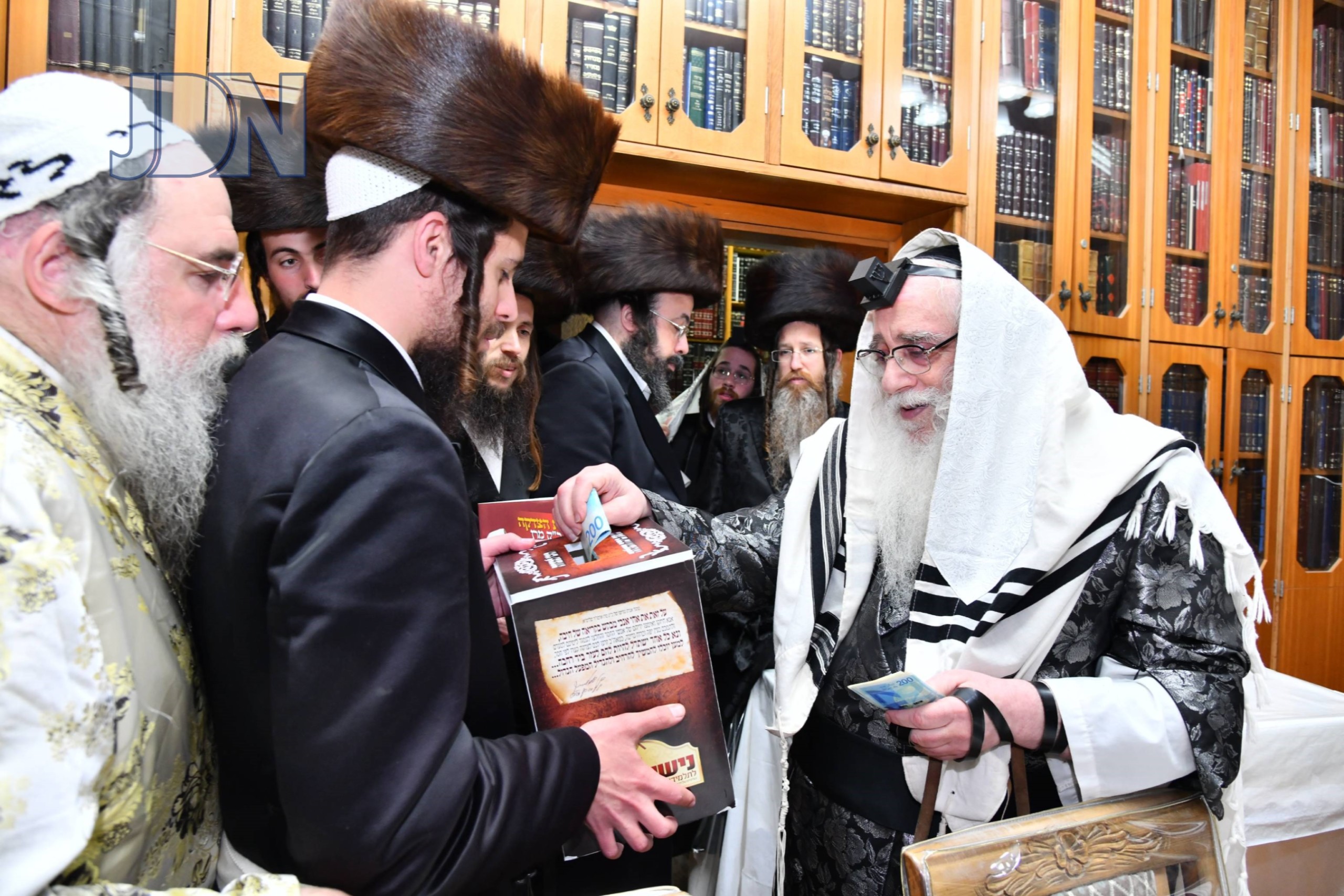Purim in the Holy Court of Sanz