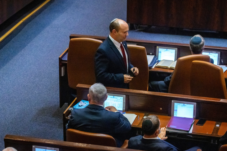 בנט VS נתניהו: "הממשלה הקודמת הזניחה את הנגב"; "אתם מרכינים ראש בפני ארה"ב"