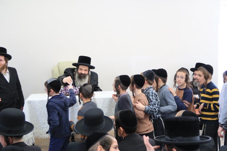 האדמו''ר מזוטשקא בת''ת כלל חסידי ירושלים (25)