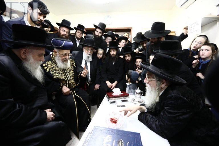 הגר''י יוסף אצל האדמו''ר ממעליץ ניחום (7)