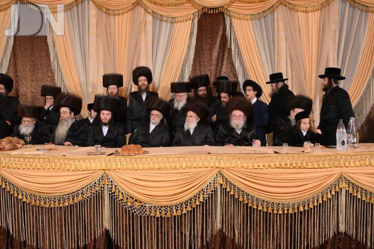 סערט ויזניץ מחשבת הלוי קהל חסידים חתונה (27)