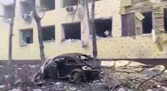 רבה של מריופול מתאר כאוס וחורבן בעיר: "יש גופות ברחוב, אנחנו במשבר הומניטרי"