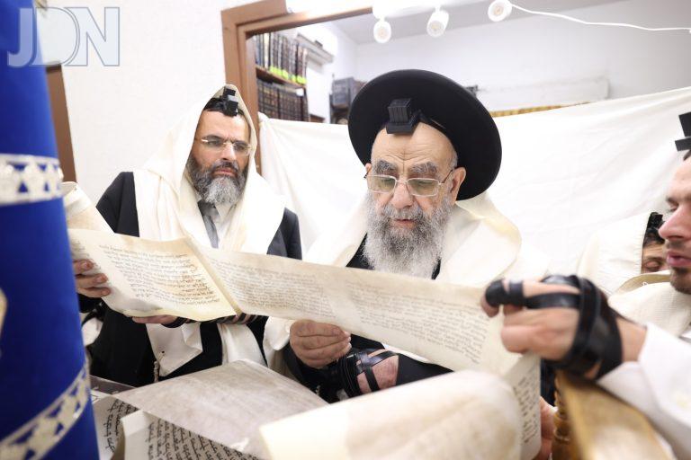 הגר''מ צדקה קריאת המגילה (3)