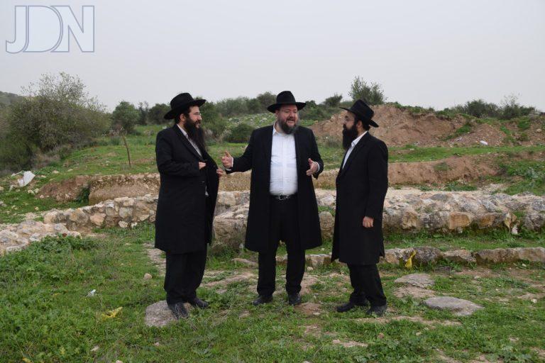 הרבנים בסיור בבית שמש - צילום מ