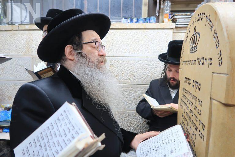 נדבורנה אלעד ציון אביו זצל (2)