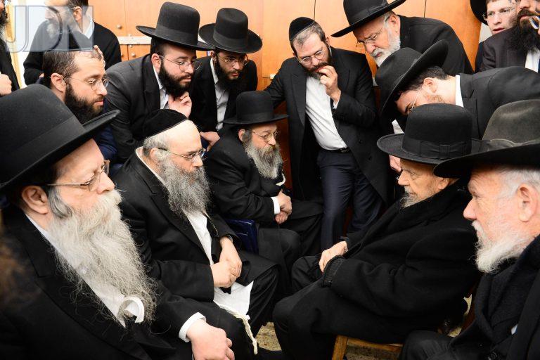 ניחום אבלים בבית הגר''ח קנייבסקי (19)
