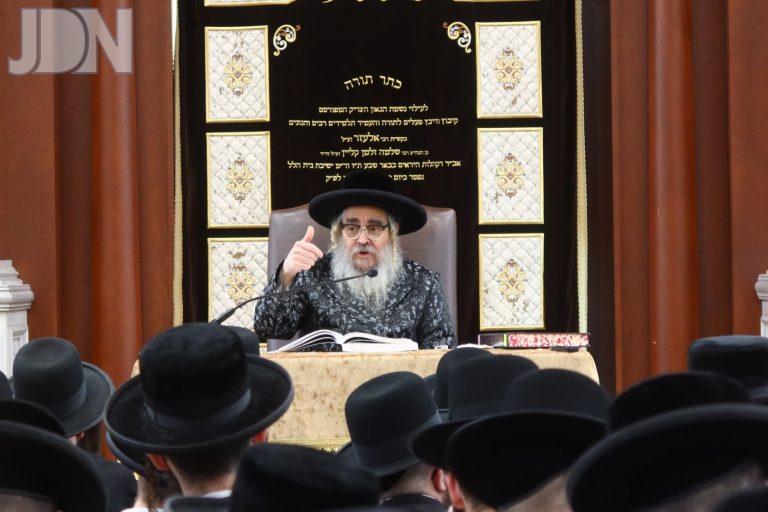 סאטמאר שיעור בהיכל הישיבה (24)