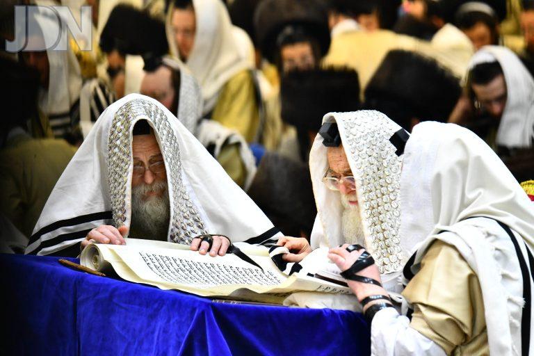 תולדות אהרן קריאת המגילה (3)