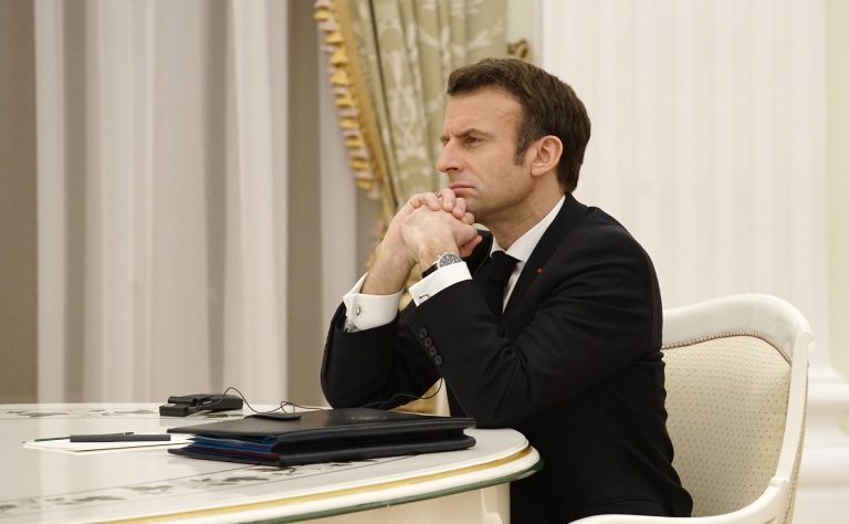 Emmanuel_Macron_(2022-02-07)