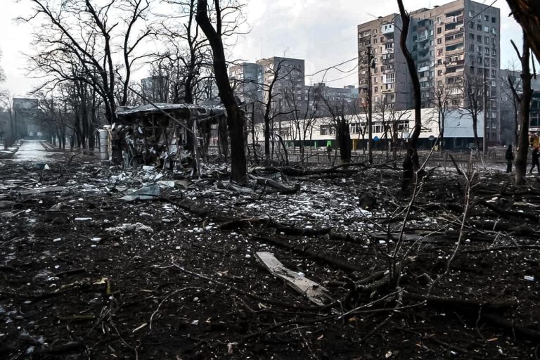 War_damages_in_Mariupol,_12_March_2022_(01)