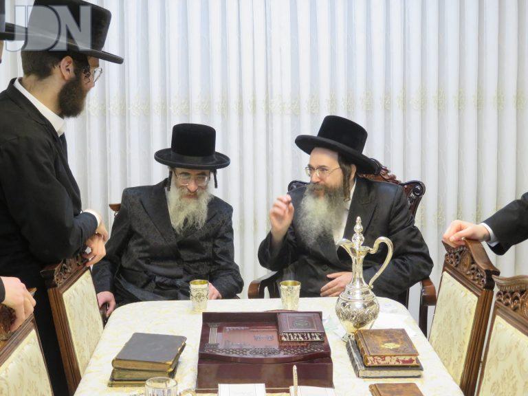 בראד מאנסי בביקור אצל תולדות משה (1)