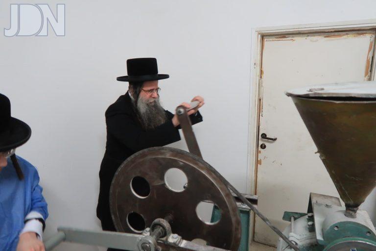 האדמו''ר מלעלוב צפניה טחינת חיטים פב (2)