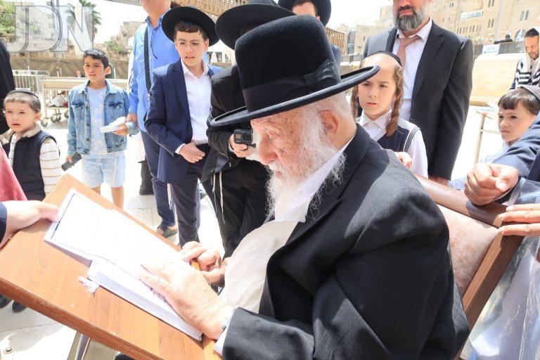 הגרב''ד פוברסקי בכותל המערבי (6)