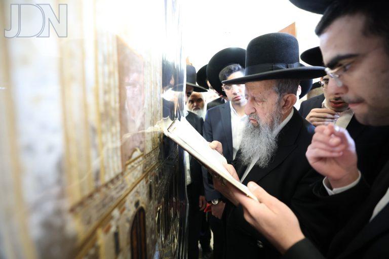 הגרב''צ מוצפי בקבר רחל אמנו (7)