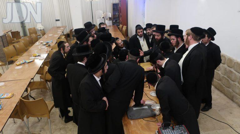 הרב פיקסלר בישיבה ברכת אהרן 3