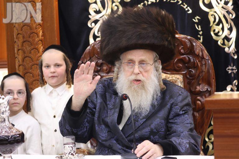 קאמארנא הקבלת פני רבו (8)