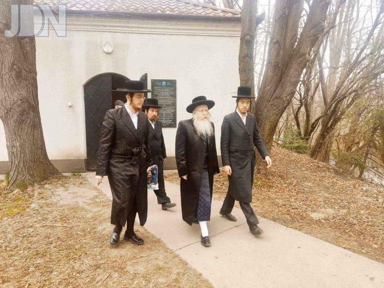 קרעטשניף ק''ג במסע לקברי צדיקים (9)