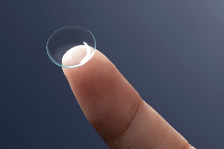smart-contact-lens-fingertip-new-tech (1)