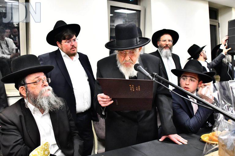 הגרב''מ אזרחי אירוסין לנכדה (12)