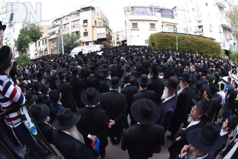 פישר הרב יעקב שלום ז''ל הלוייה (3)