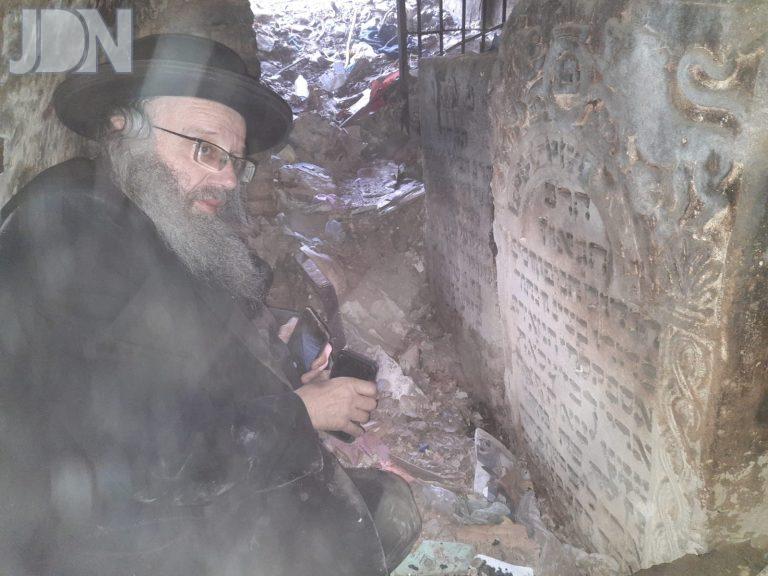 רגע גילוי 2 המצבות החשובות במעמקי המערה החשוכה