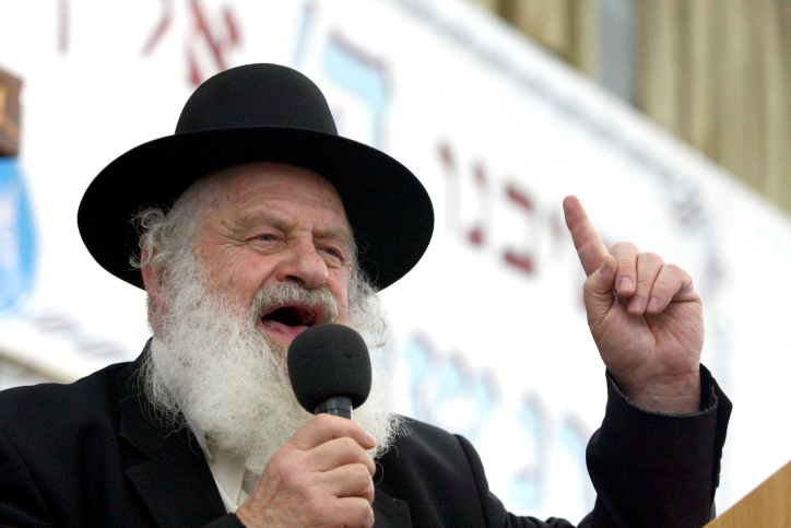 Rabbi Uri Zohar  take part in a mass rally  support in   Former Knesset member Shlomo Benizri