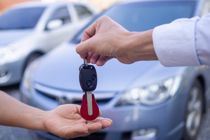 The,Car,Salesman,And,The,Key,To,The,New,Owner