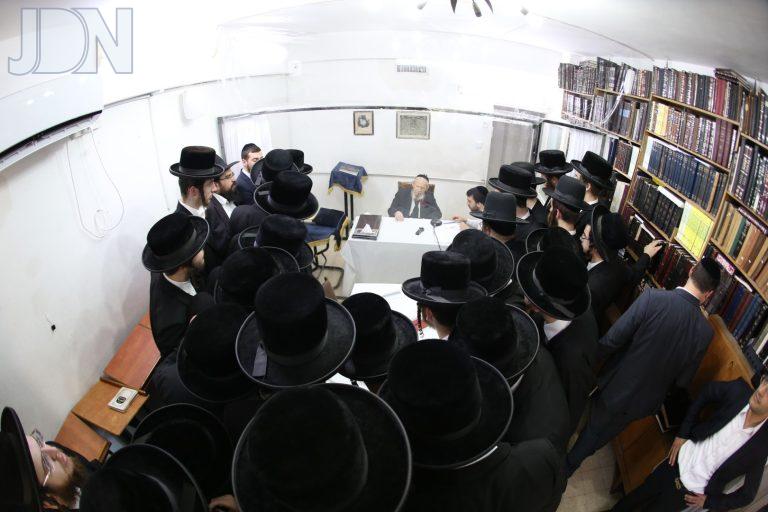 הגרי''ג אדלשטיין שיחה לחבורת עמודי אש (6)