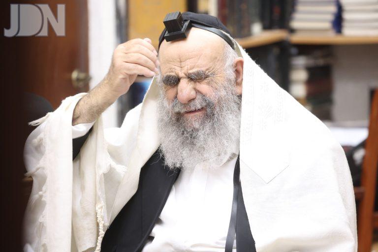 הגר''מ צדקה שחרית ר''ח סיון (3)
