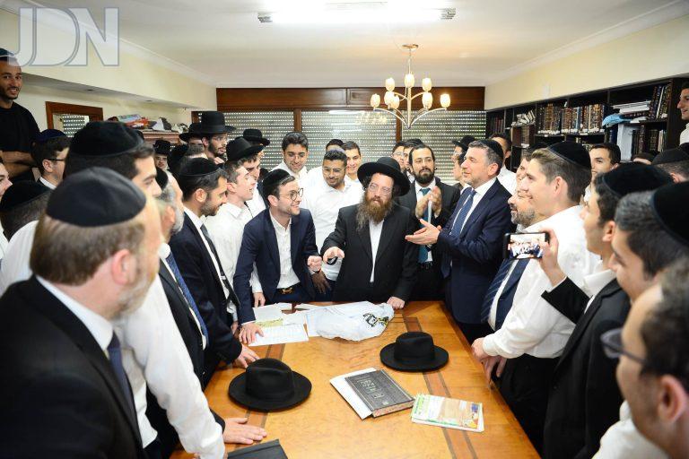 הרב מאיר ידיד רב קהילת שערי ציון פלטבוש אצל גדולי ישראל (1)